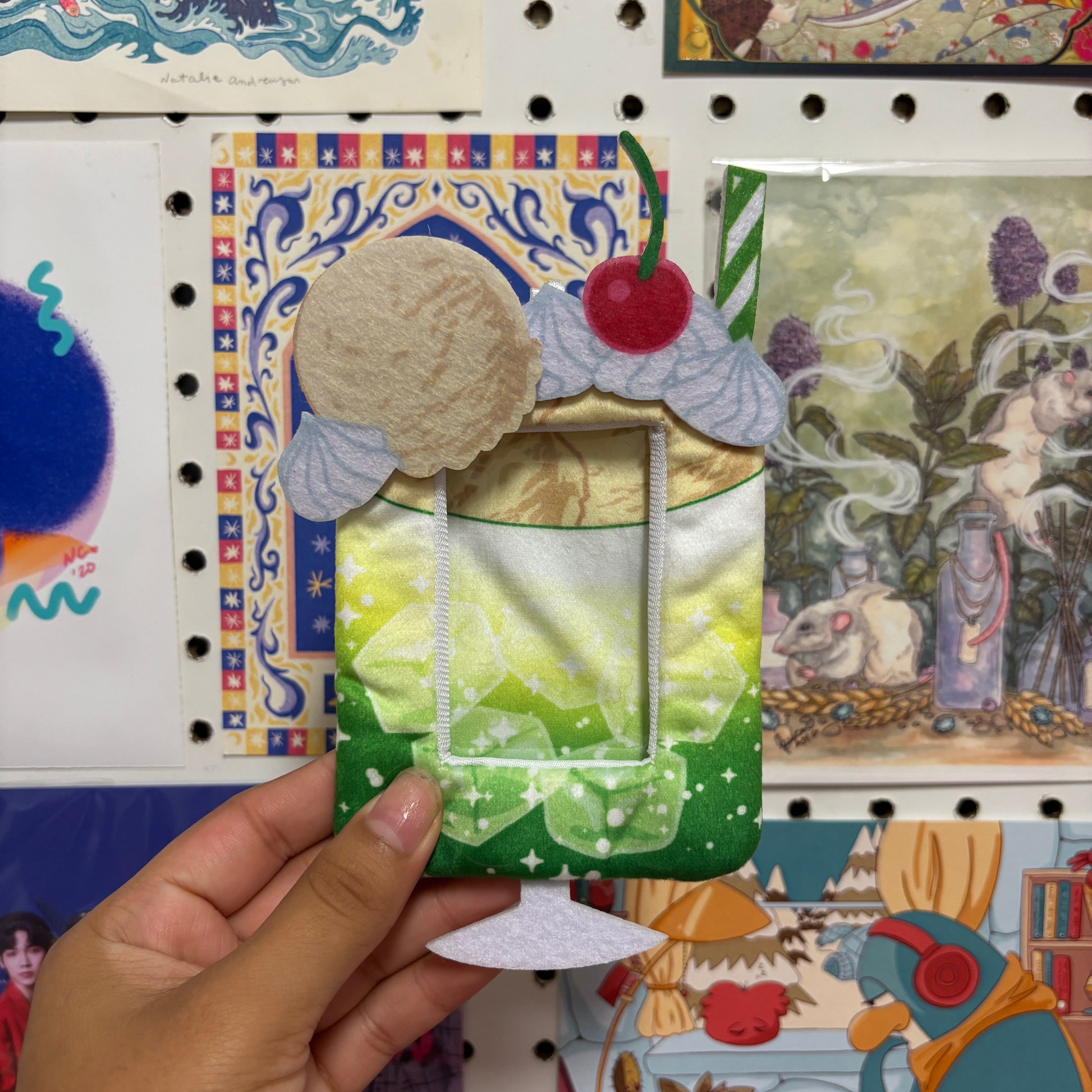 Cream Soda PC Holder